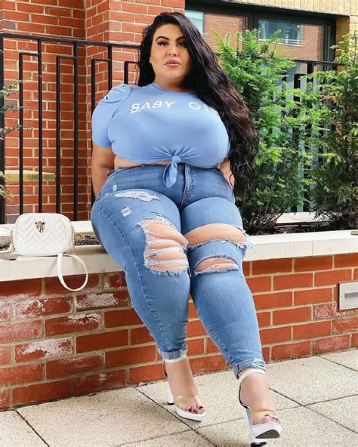 Exploring the World of BBW in Jeans: Tumbex Fashion Trends