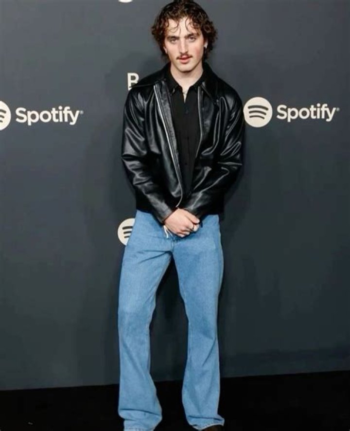 Benson Boone Height: How Tall is He?