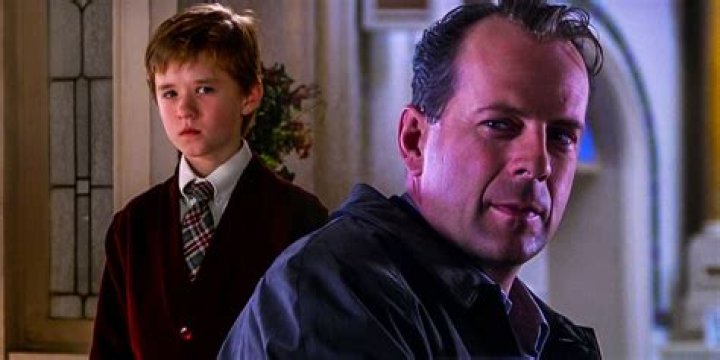 Bruce Willis in The Sixth Sense: A Surprising Connection?