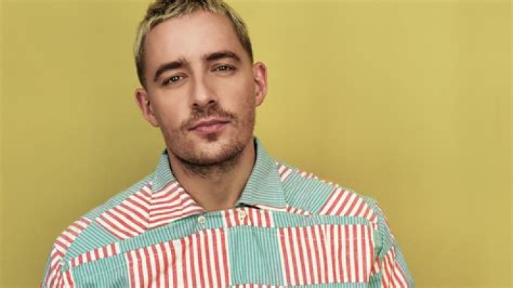 Dermot Kennedy Height: How Tall Is He?