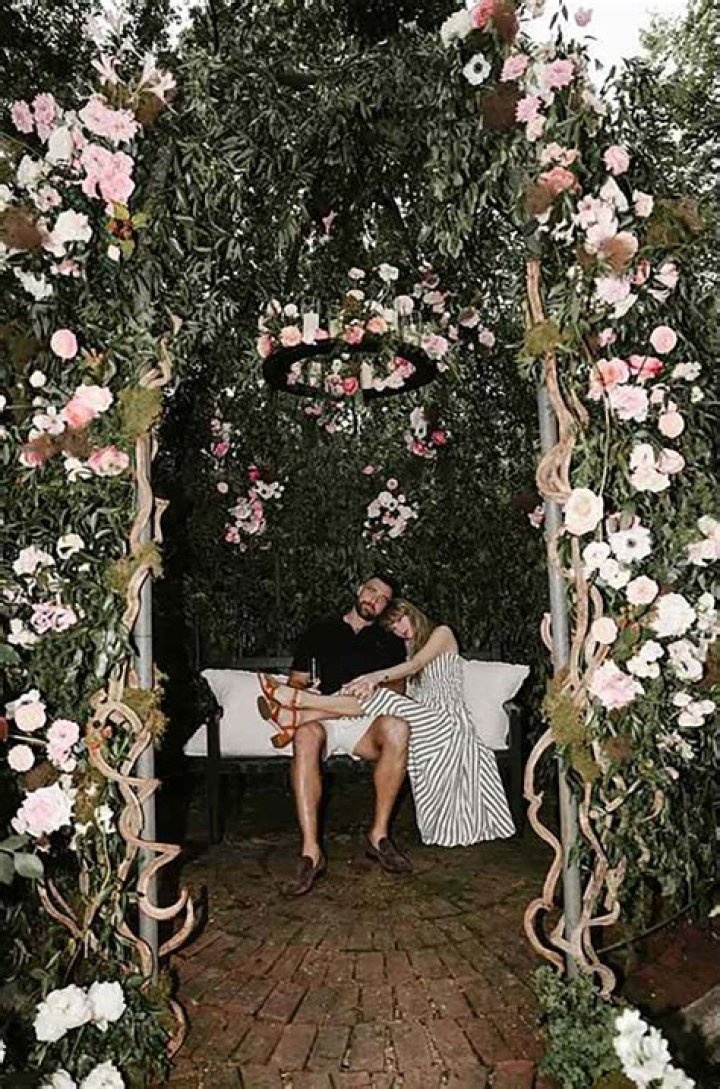 Discovering the Home of Travis Kelce: Where Does He Live?