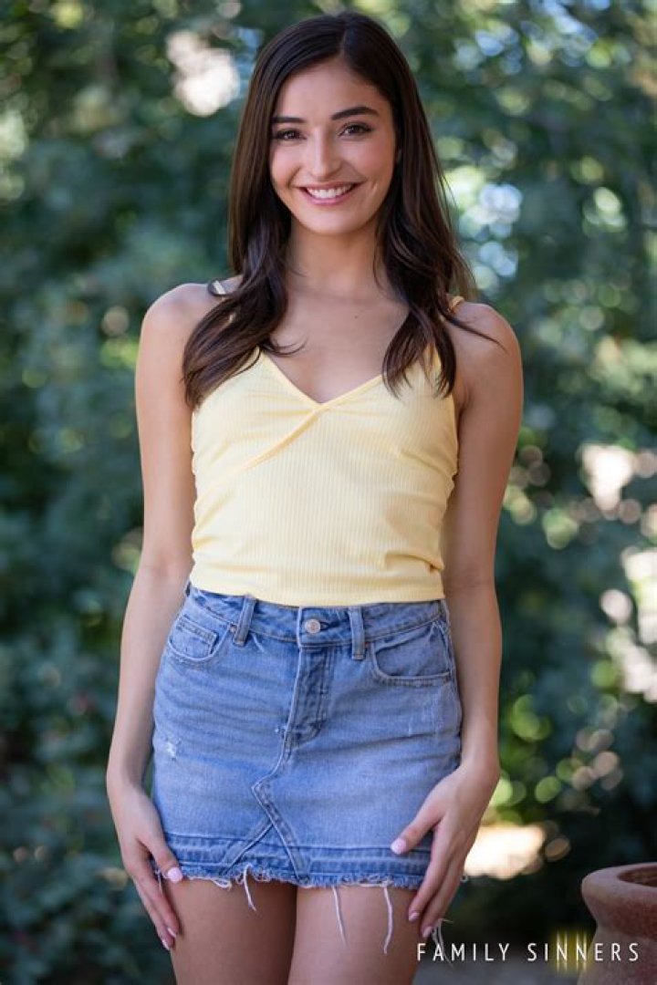 Emily Willis: A Rising Star in the Entertainment Industry