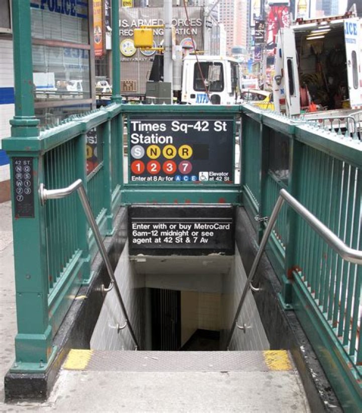 NYC Subway with Suitcase: Easy Entrance Guide