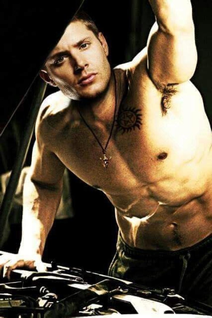 Jensen Ackles Shirtless: A Closer Look at the Iconic Moments and Fan Favorite Scenes