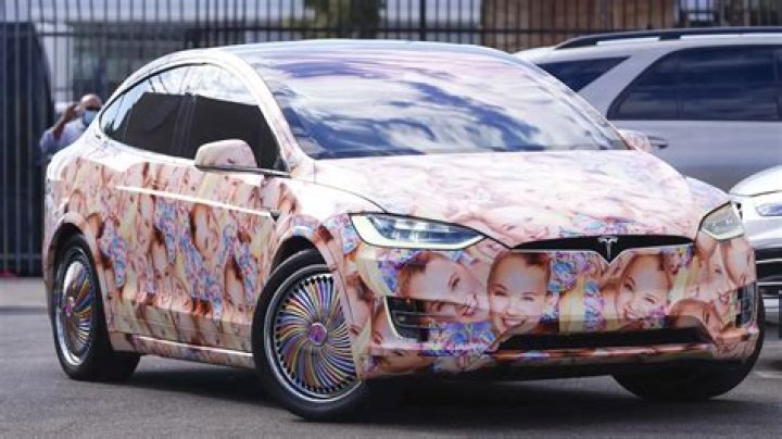 Jojo Siwa's Dream Cars & Coolest Rides!