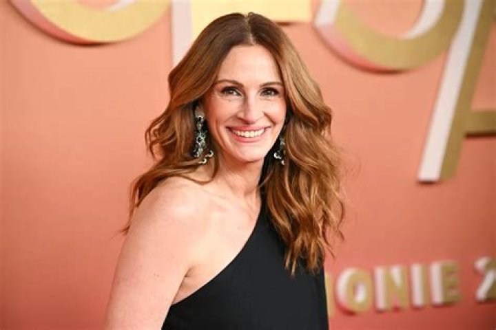 Julia Roberts Haircut 2023: The Iconic Styles Making Waves
