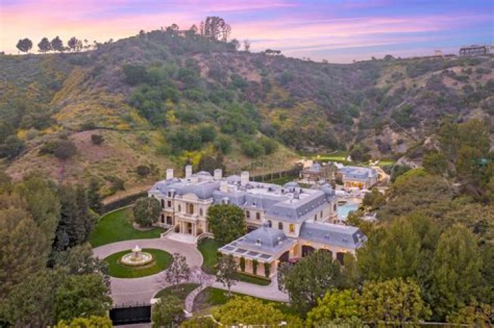 Living in the Spotlight: Celebrities That Call Las Vegas Home