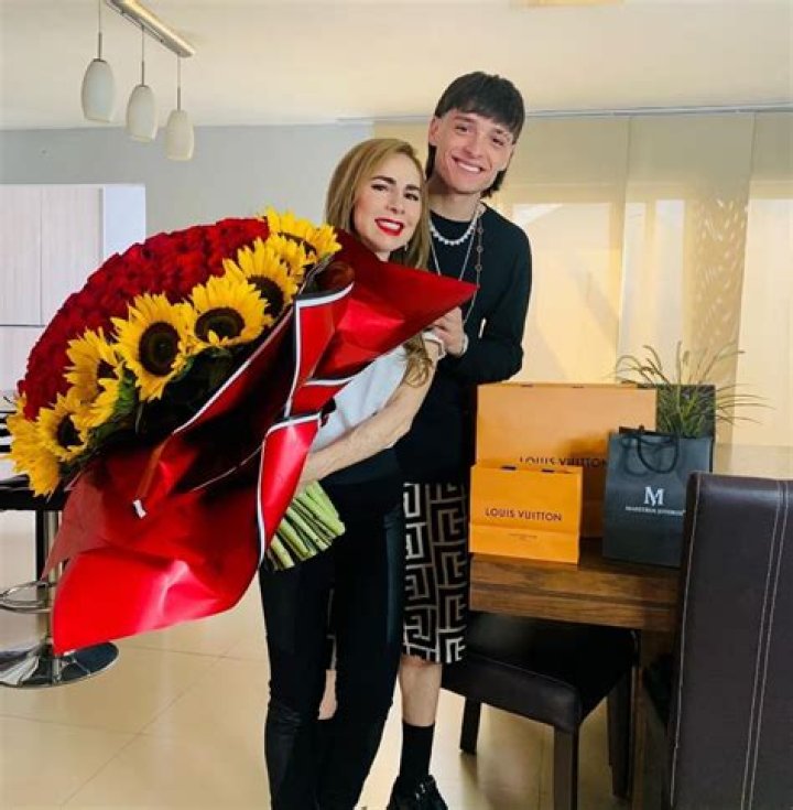 Mama de Hassan Peso Pluma: A Deep Dive into the Life and Influence of a Rising Star