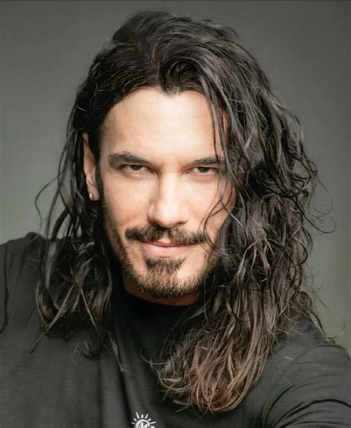 M&aacute;rio Cimarro: The Versatile Actor Shaping Portuguese Cinema