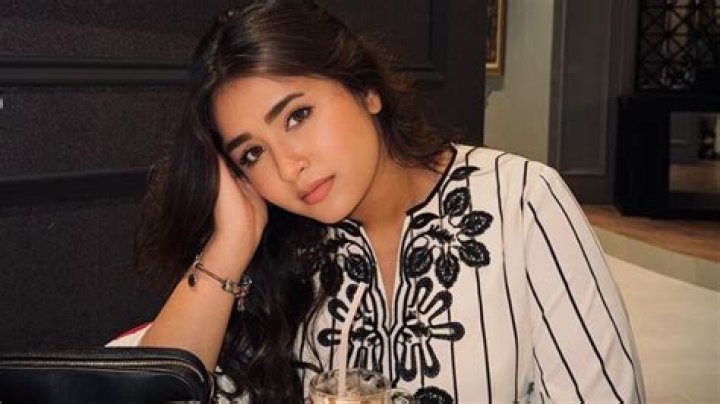 Minahil Malik Lake Video HD: A Comprehensive Guide