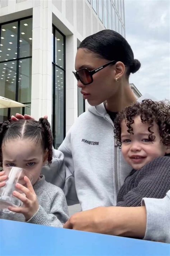 Nara Smith's Parents: The Silent Pillars Behind Her Success