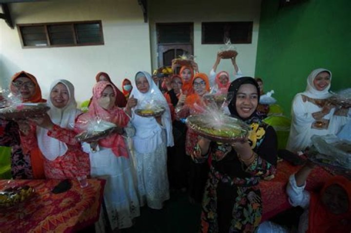 Ngalap Barokah Karomah: Seeking Blessings Through Spiritual Connections