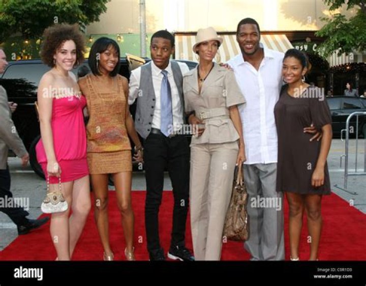 Nicole Murphy Brothers: Unveiling the Family Behind the Fame