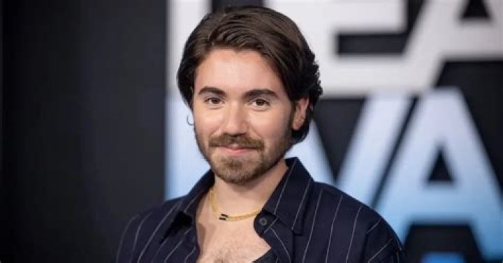 Noah Galvin: Is He Trans?