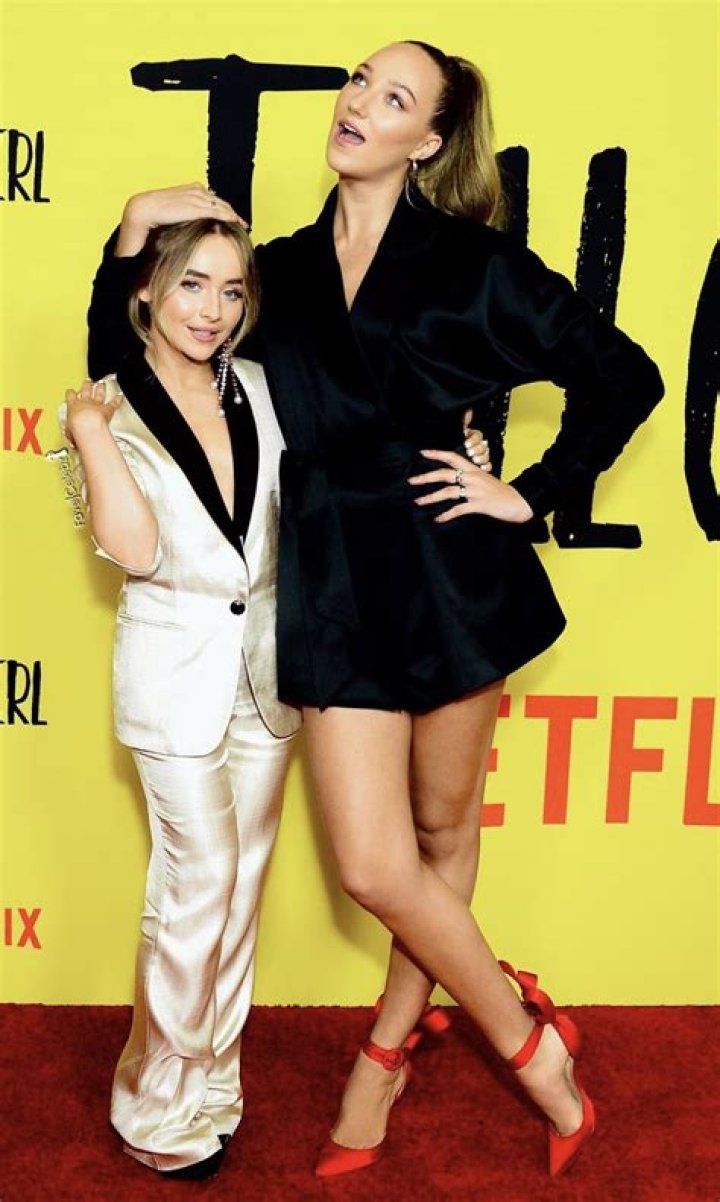 Sabrina Carpenter's Size: Unveiling the Star's Measurements and Style
