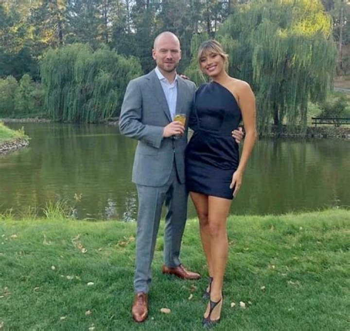 Exploring the Height of Sean Evans: The Man Behind the Hot Ones