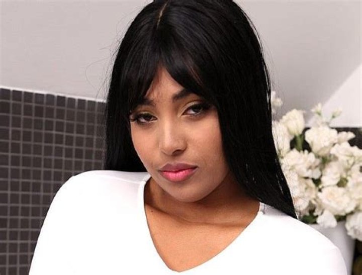 Thayana Baby: The Rising Star in the Entertainment World